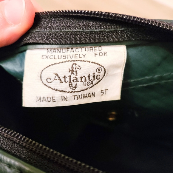 Like-new Atlantic Luggage Carry On Size Shoulder Bag in Blue-Green w/ Tan Strap - Picture 4 of 11